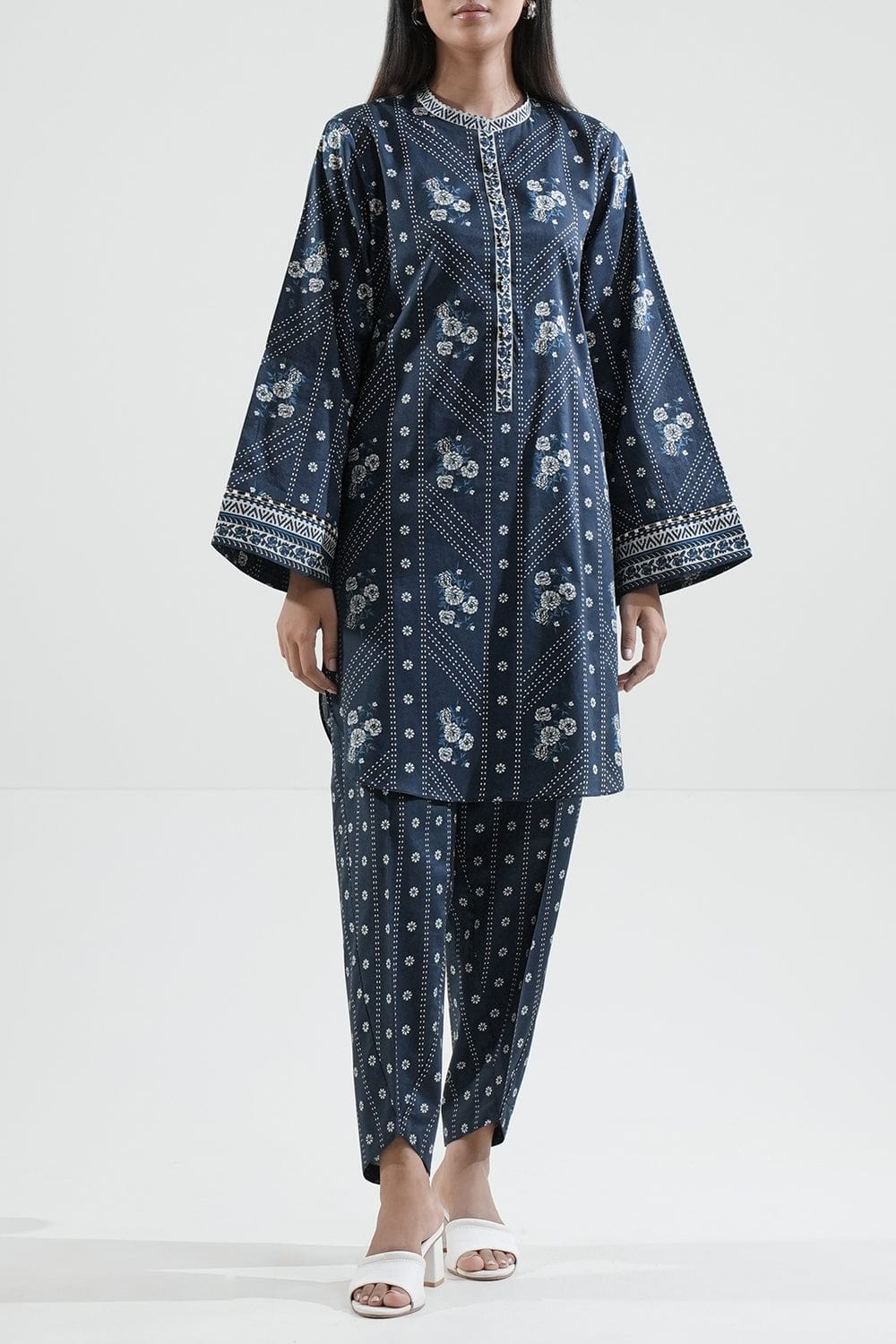 Saya Unstitched Printed Lawn 2 Piece (Shirt/Trouser)